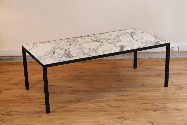 Table basse rectangulaire en métal laqué noir et marbre Arabescato – Image 4