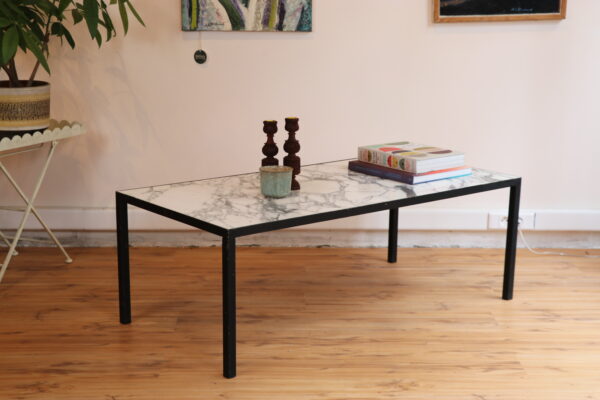 Table basse rectangulaire en métal laqué noir et marbre Arabescato – Image 3