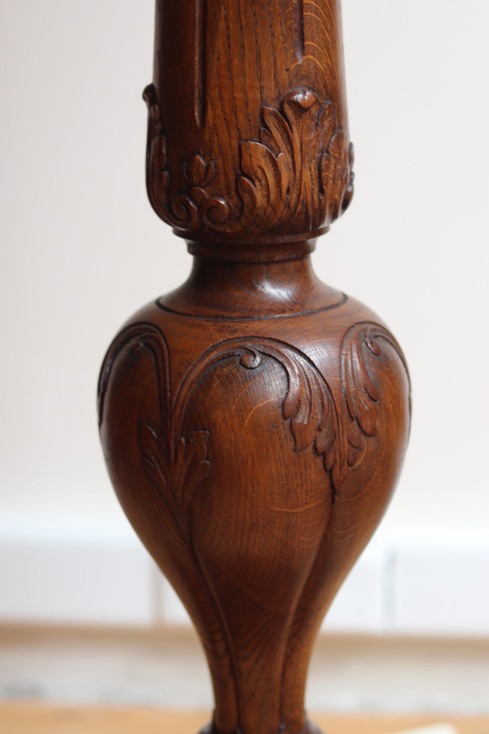 Lampadaire en chêne sculpté Art Nouveau, années 1920 – Image 10