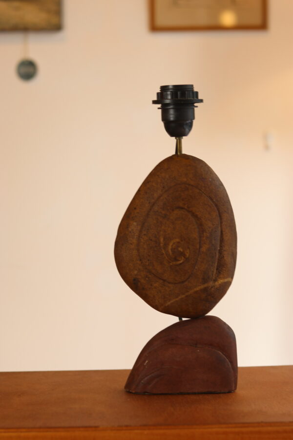 Pied de lampe en pierre sculptée, circa 1970