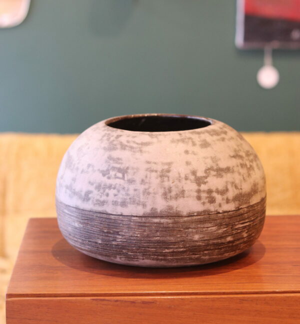 Grand vase boule en grès émaillé, signé J. DERE circa 1960