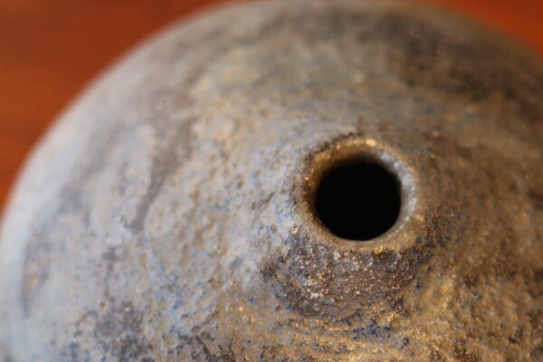 Vase boule en grès émaillé, tons gris-bleu nuancé, circa 1960 – Image 6