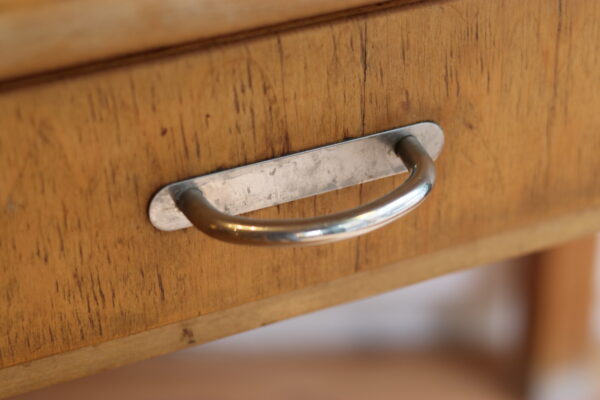 Table de cuisine ou de bureau en bois clair, années 30-40 – Image 4