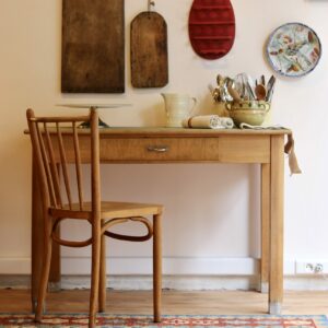 Table de cuisine ou de bureau en bois clair, années 30-40