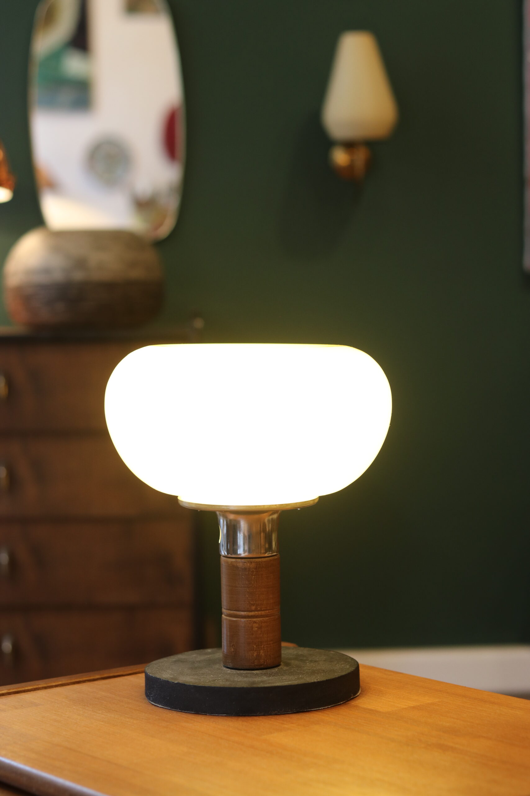 Lampe vintage mid-century — globe en verre ambre, 1960 – Image 2