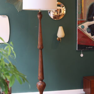 Lampadaire en chêne sculpté Art Nouveau, années 1920