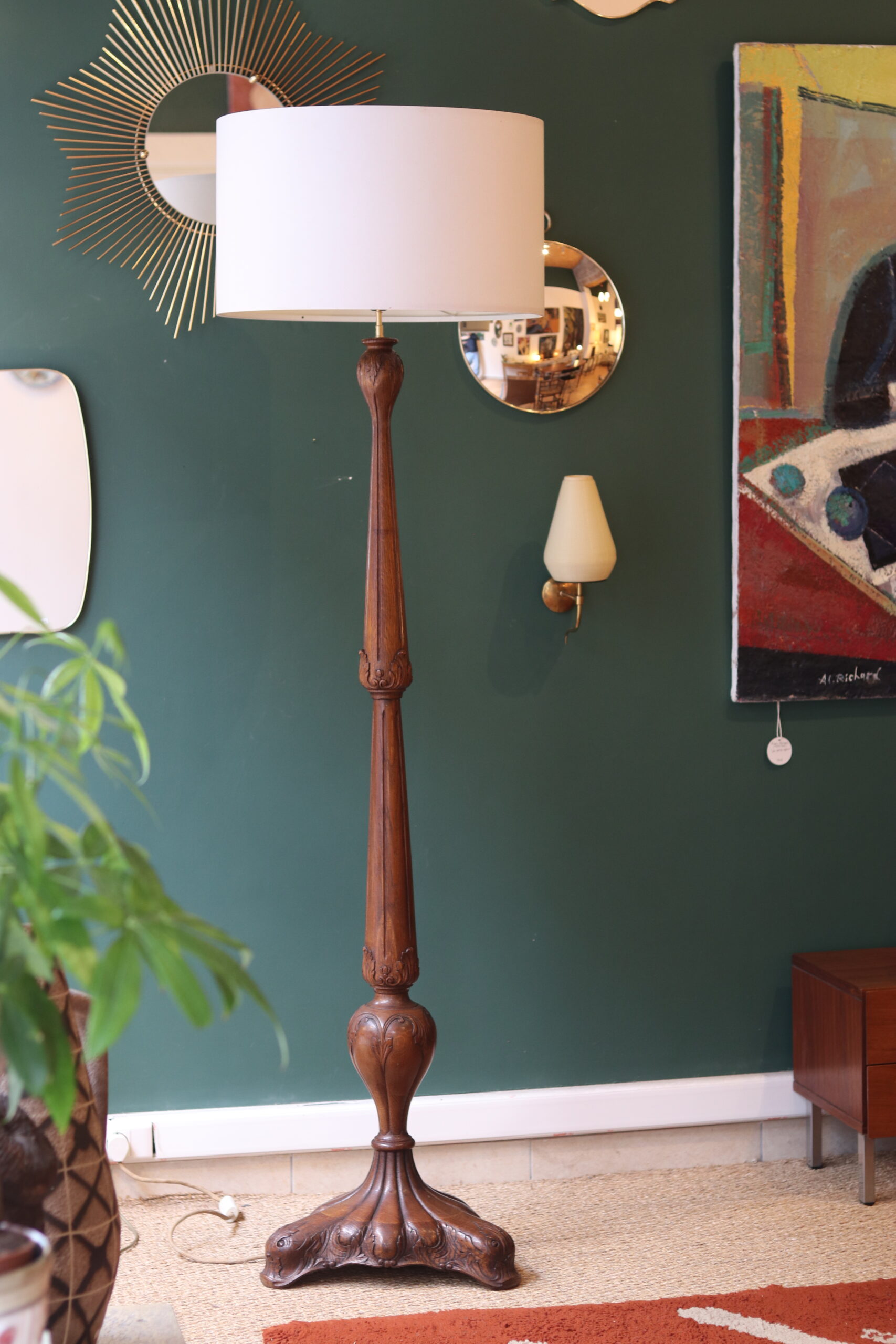 Lampadaire en chêne sculpté Art Nouveau, années 1920