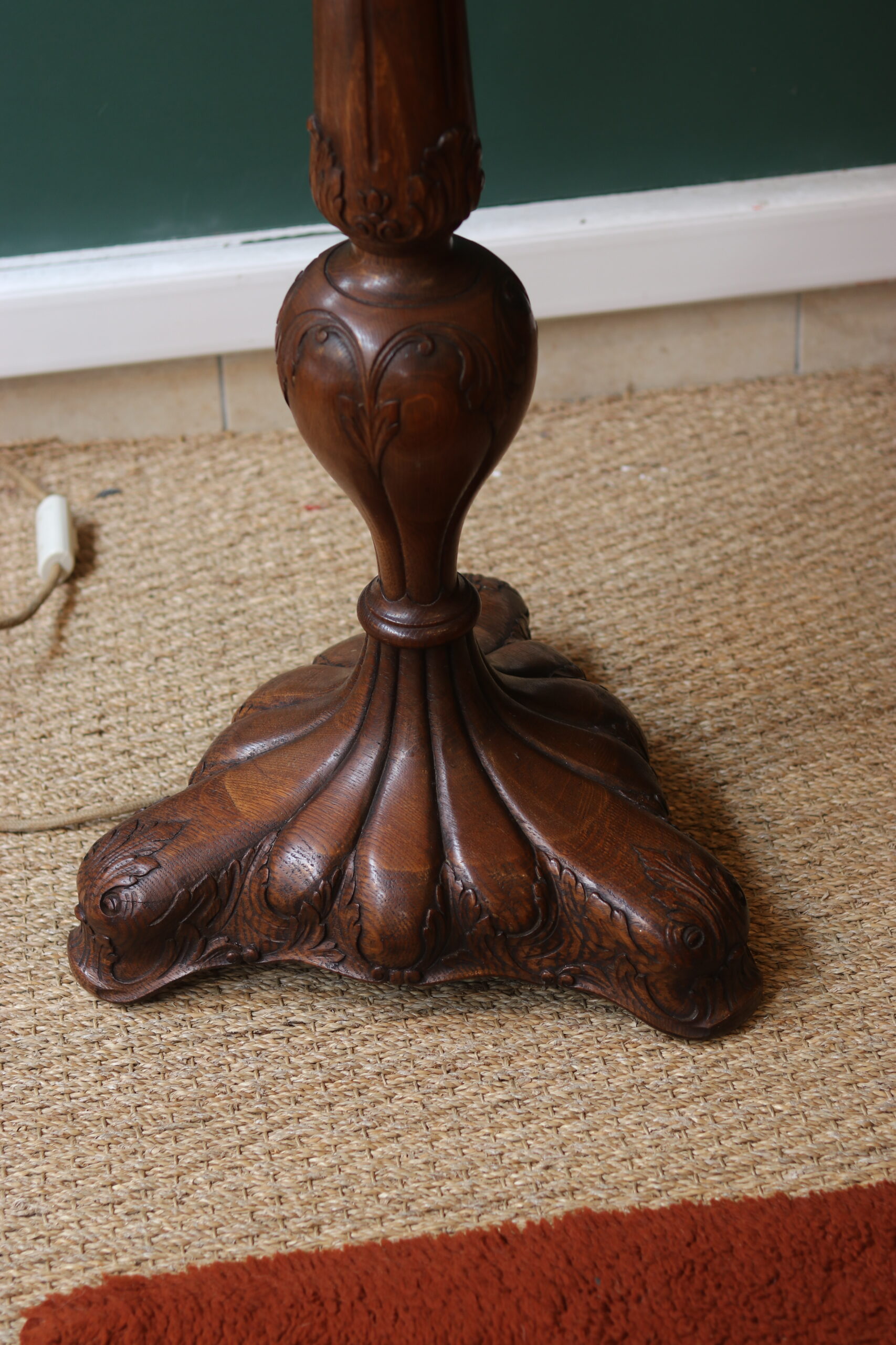 Lampadaire en chêne sculpté Art Nouveau, années 1920 – Image 6