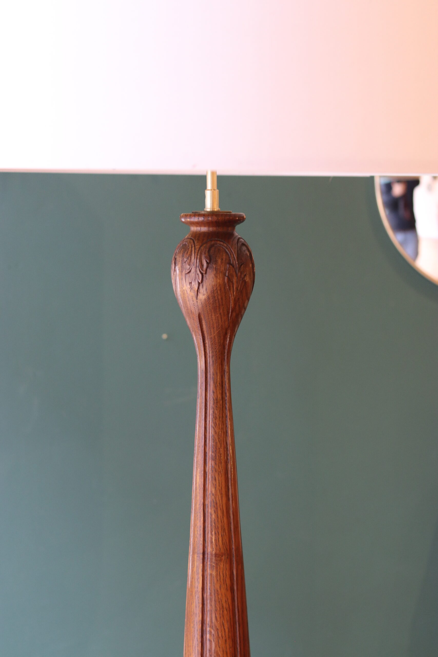 Lampadaire en chêne sculpté Art Nouveau, années 1920 – Image 4