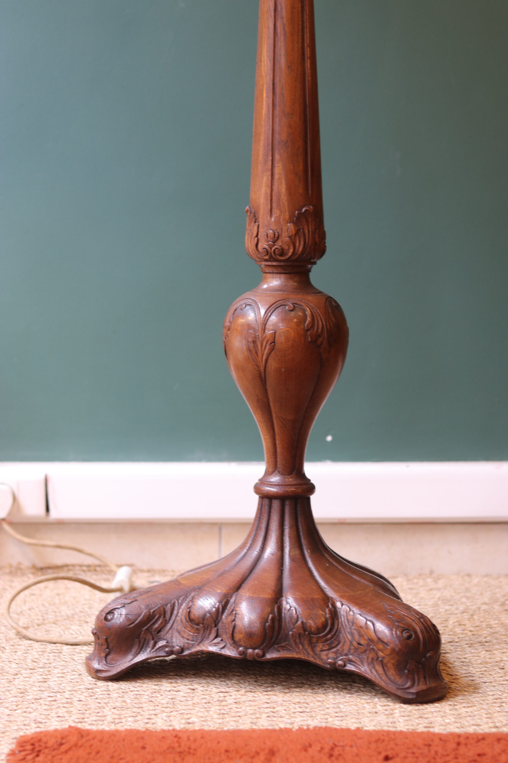 Lampadaire en chêne sculpté Art Nouveau, années 1920 – Image 3