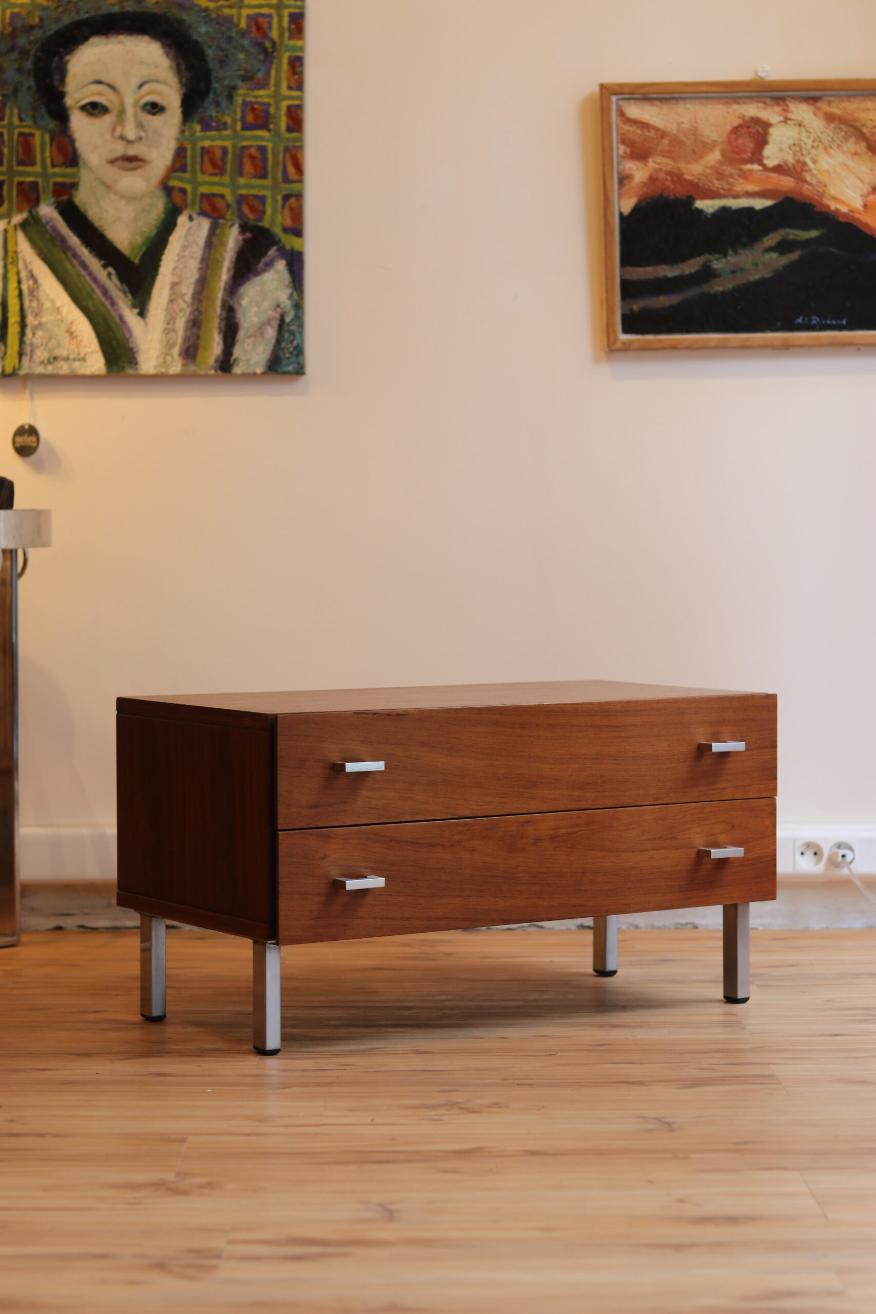 Petite commode / table de chevet en teck, 2 tiroirs, piètement métal – Image 6