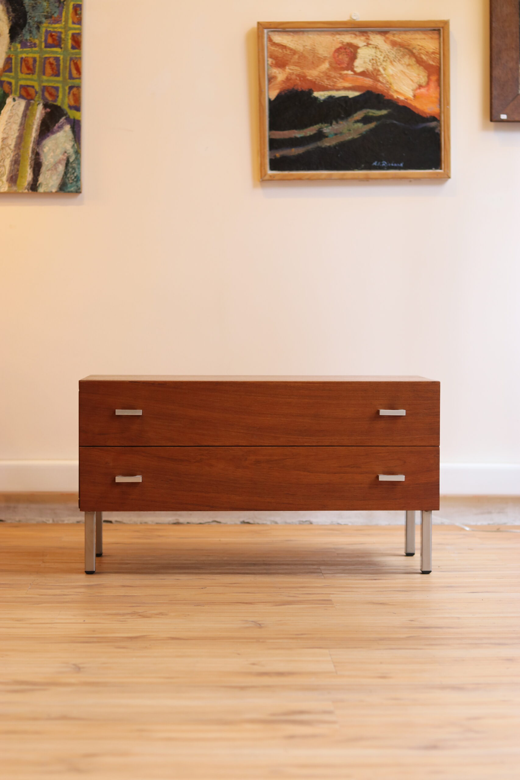 Petite commode / table de chevet en teck, 2 tiroirs, piètement métal – Image 5