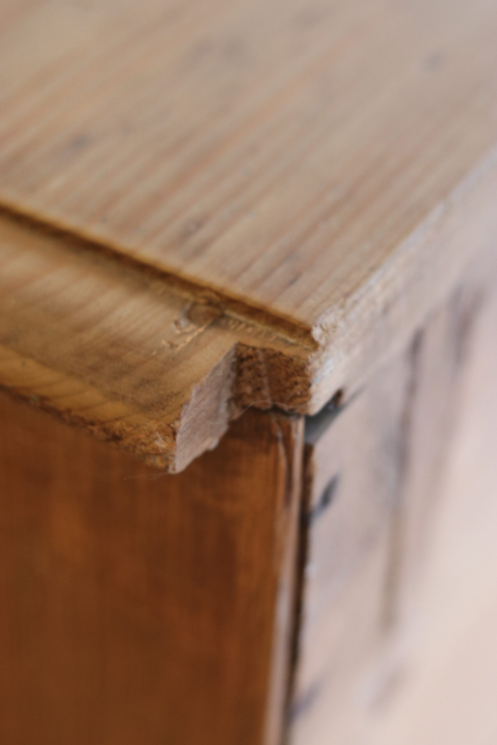 Beau meuble ancien de rangement à casiers en pin massif – Image 4