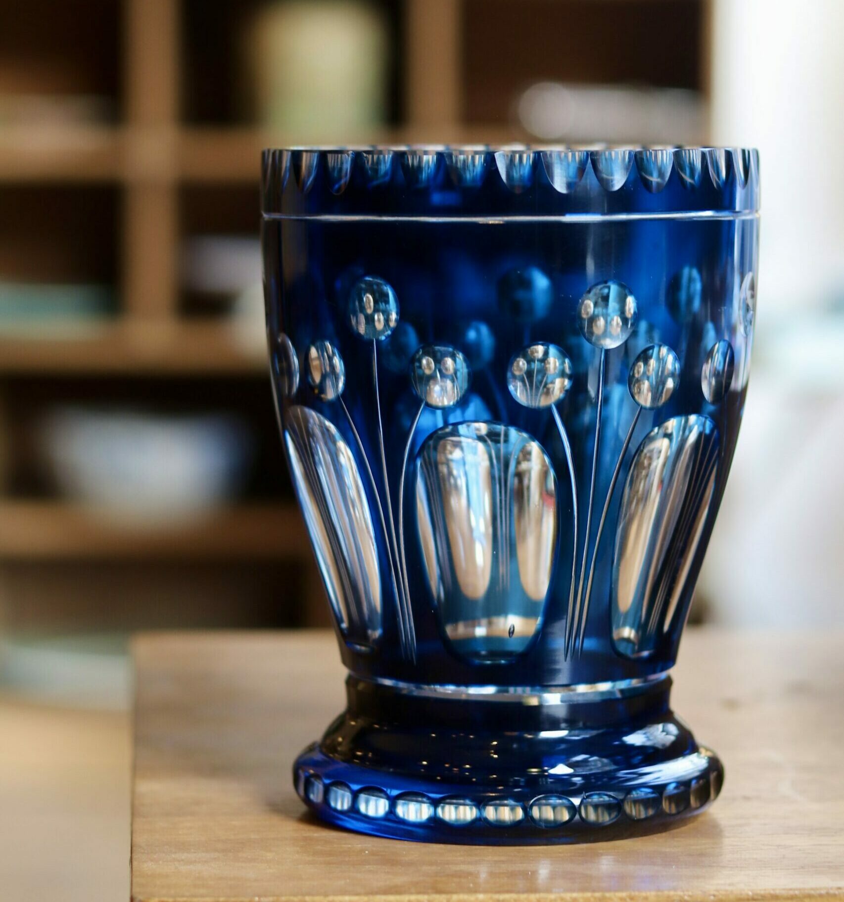 Vase Art Déco en cristal taillé bicolore bleu et transparent, Val-Saint-Lambert