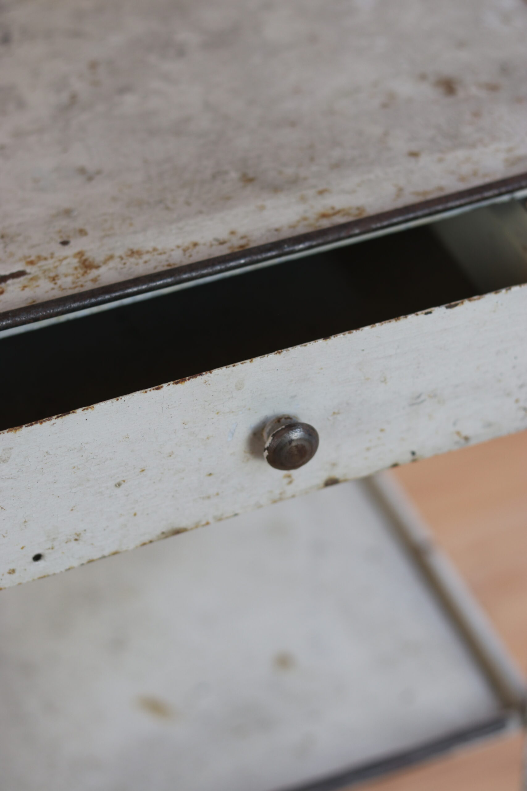 Table d’appoint en métal peint vers 1940/50. – Image 6