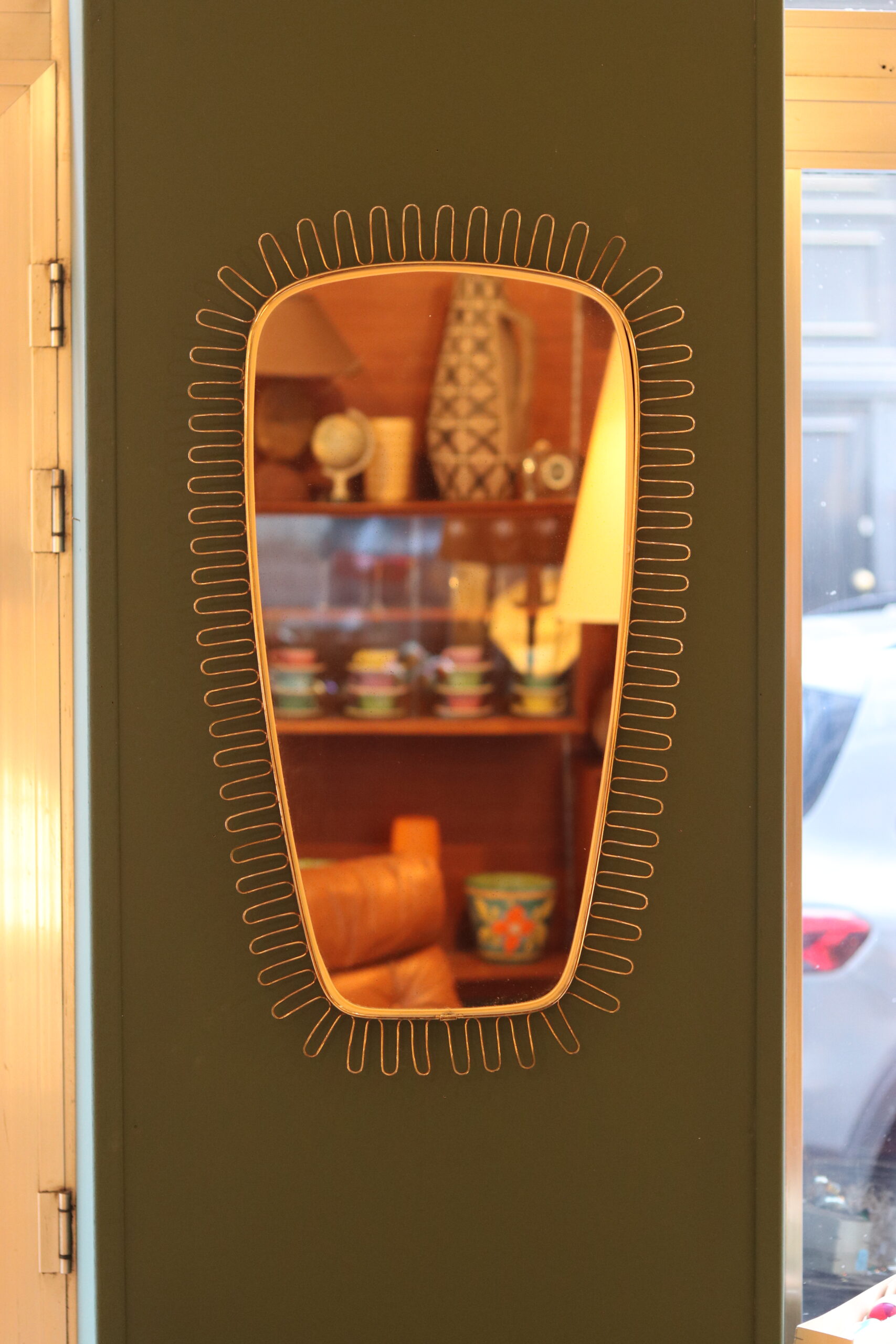 Miroir rétro-viseur vintage années 50-60, en métal doré ajouré,