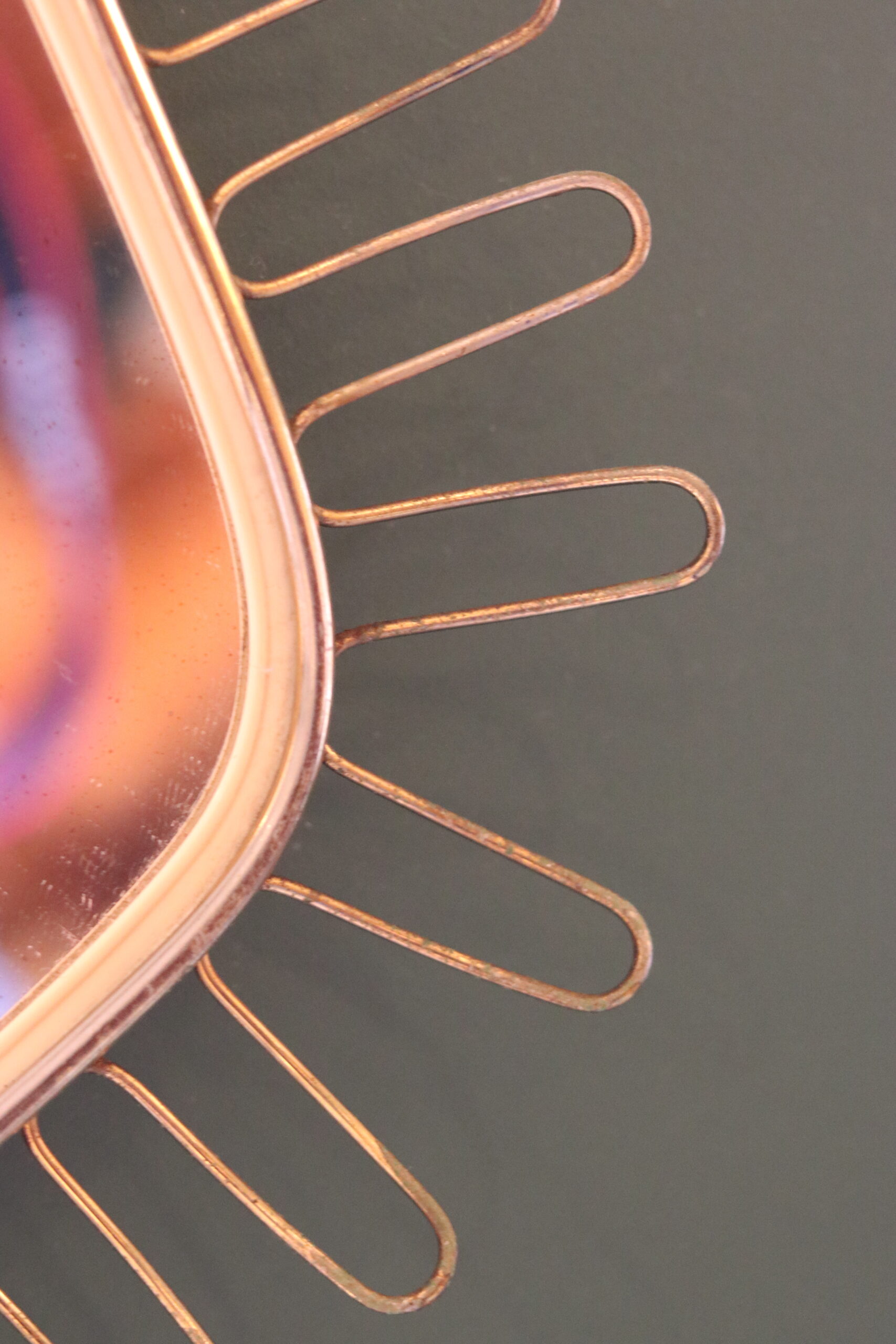 Miroir rétro-viseur vintage années 50-60, en métal doré ajouré – Image 4