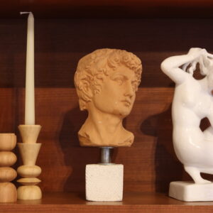 Tête d’Apollon en terre cuite sculptée à la main