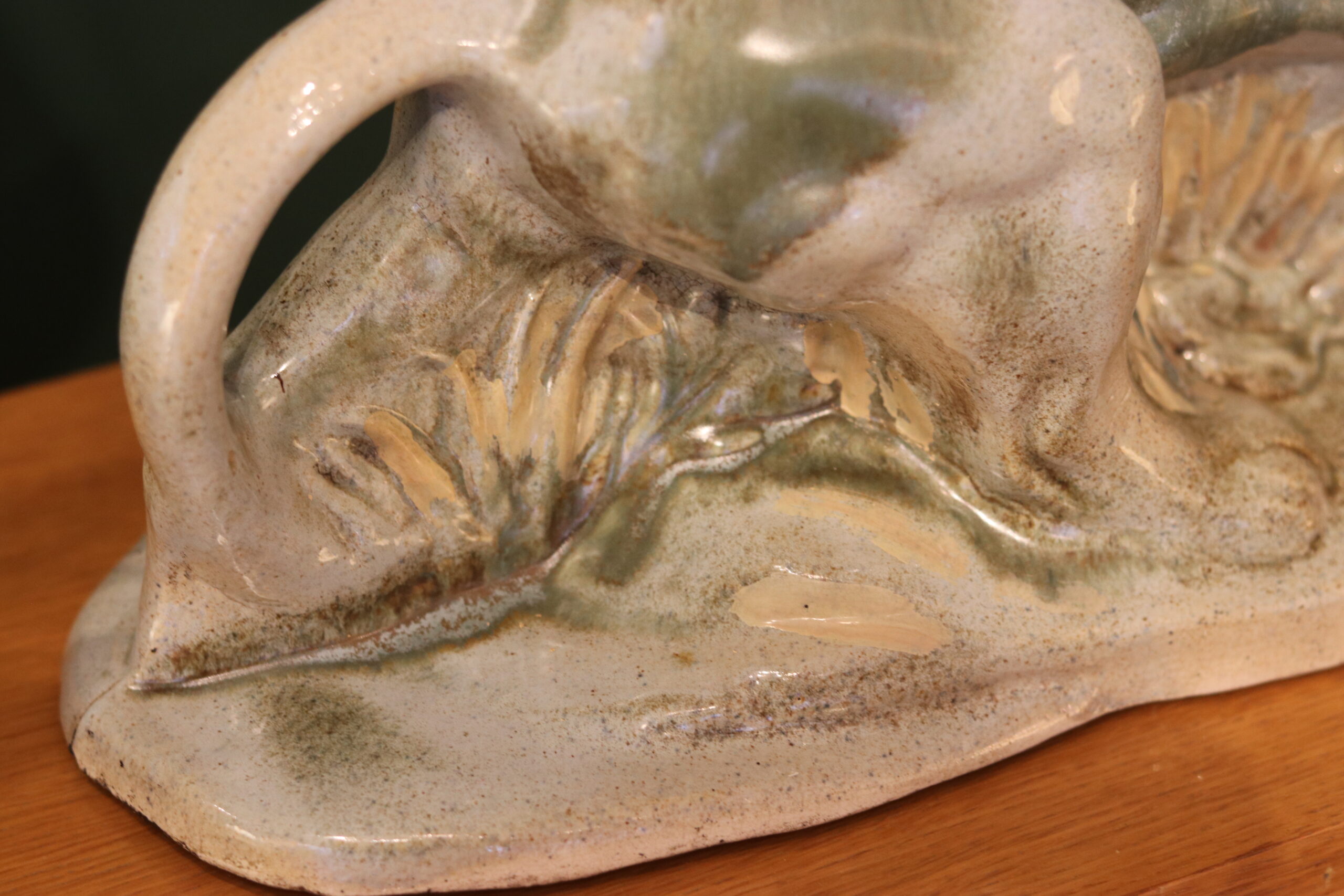 Sculpture en barbotine représentant un lion, manufacture Moulin des Loups, vers 1930 – Image 3