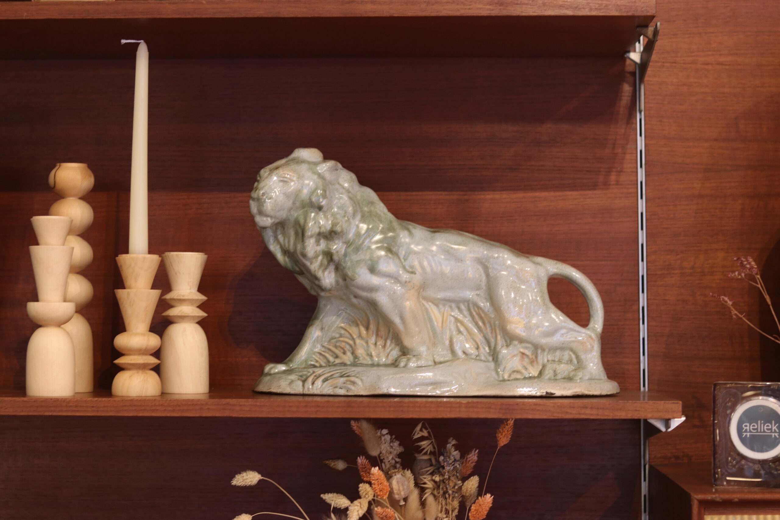 Sculpture en barbotine représentant un lion, manufacture Moulin des Loups, vers 1930 – Image 2