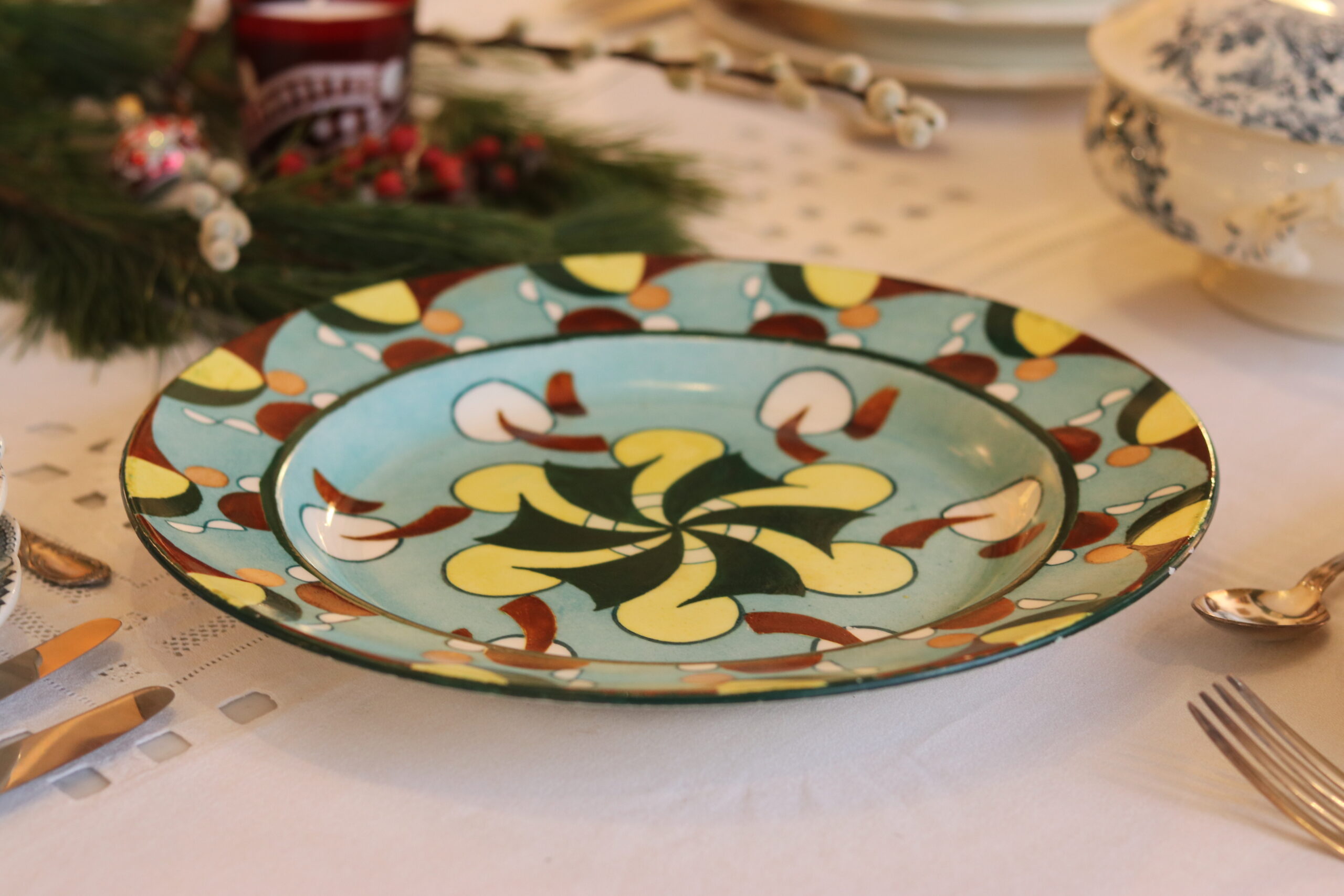 Grand plat circulaire Art Déco de la manufacture Petrus Regout – Maastricht