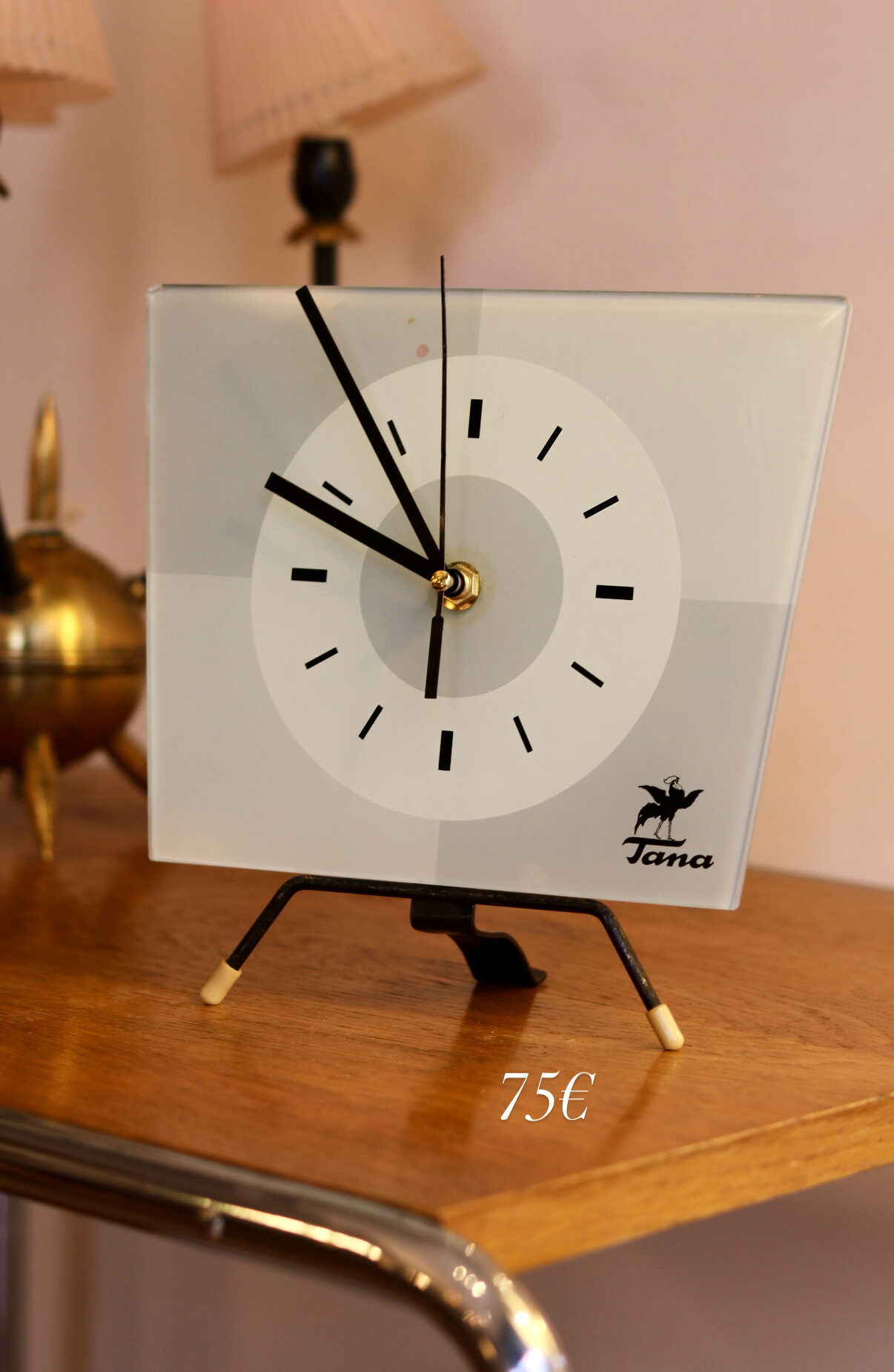 Pendule Tana des années 50 au cadran en verre