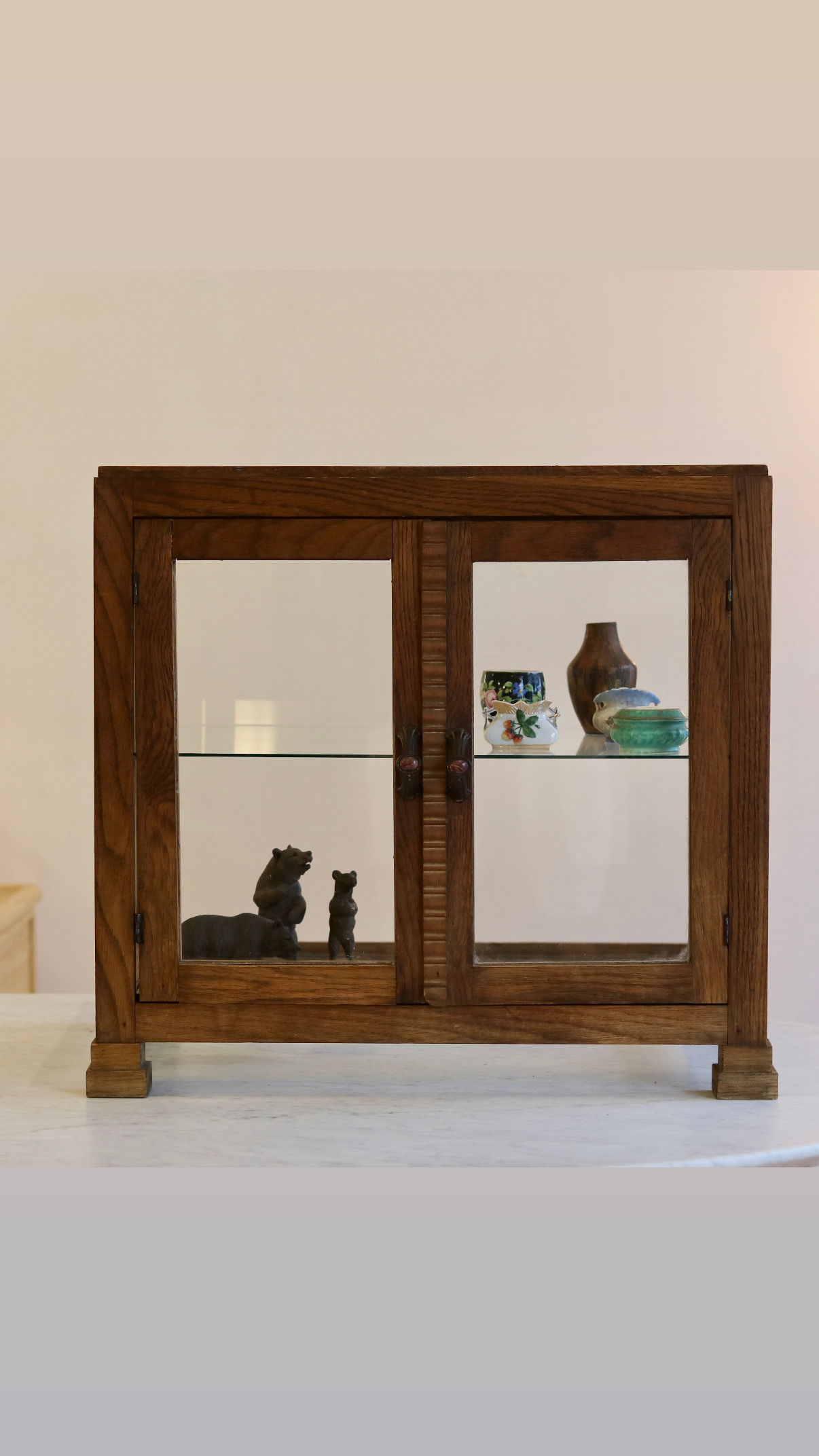 Vitrine de table Art Déco en chêne, entièrement vitrée avec étagère en verre