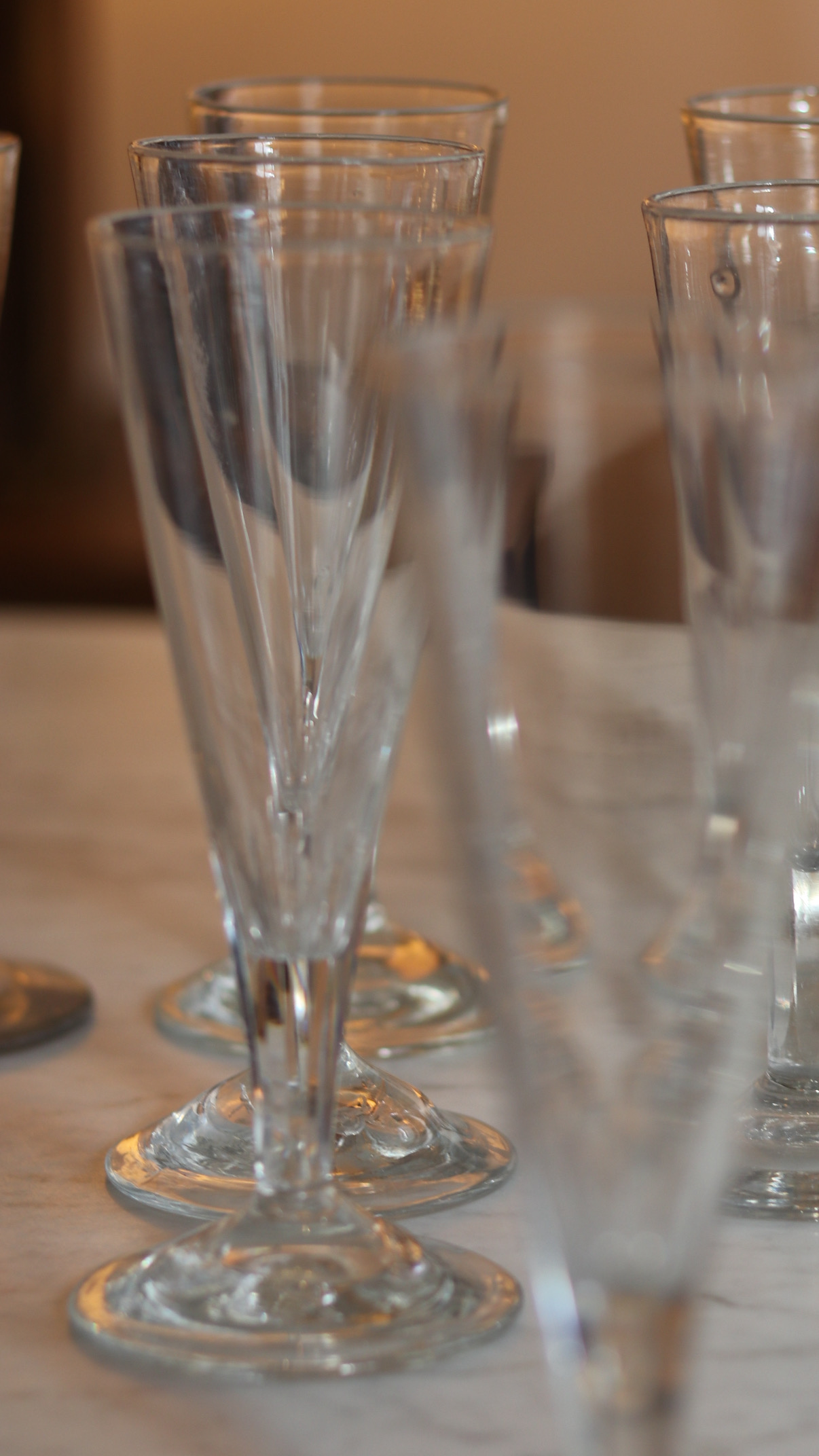 Ensemble de 12 flûtes à champagne en cristal épais, XIXe siècle