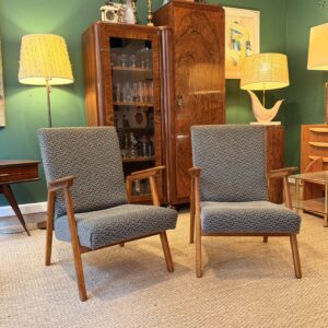 Paire de fauteuils vintage en chêne, tissu et assise d’origine