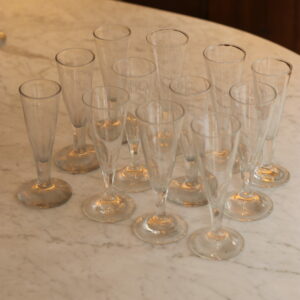 Ensemble de 12 flûtes à champagne en cristal épais, XIXe siècle