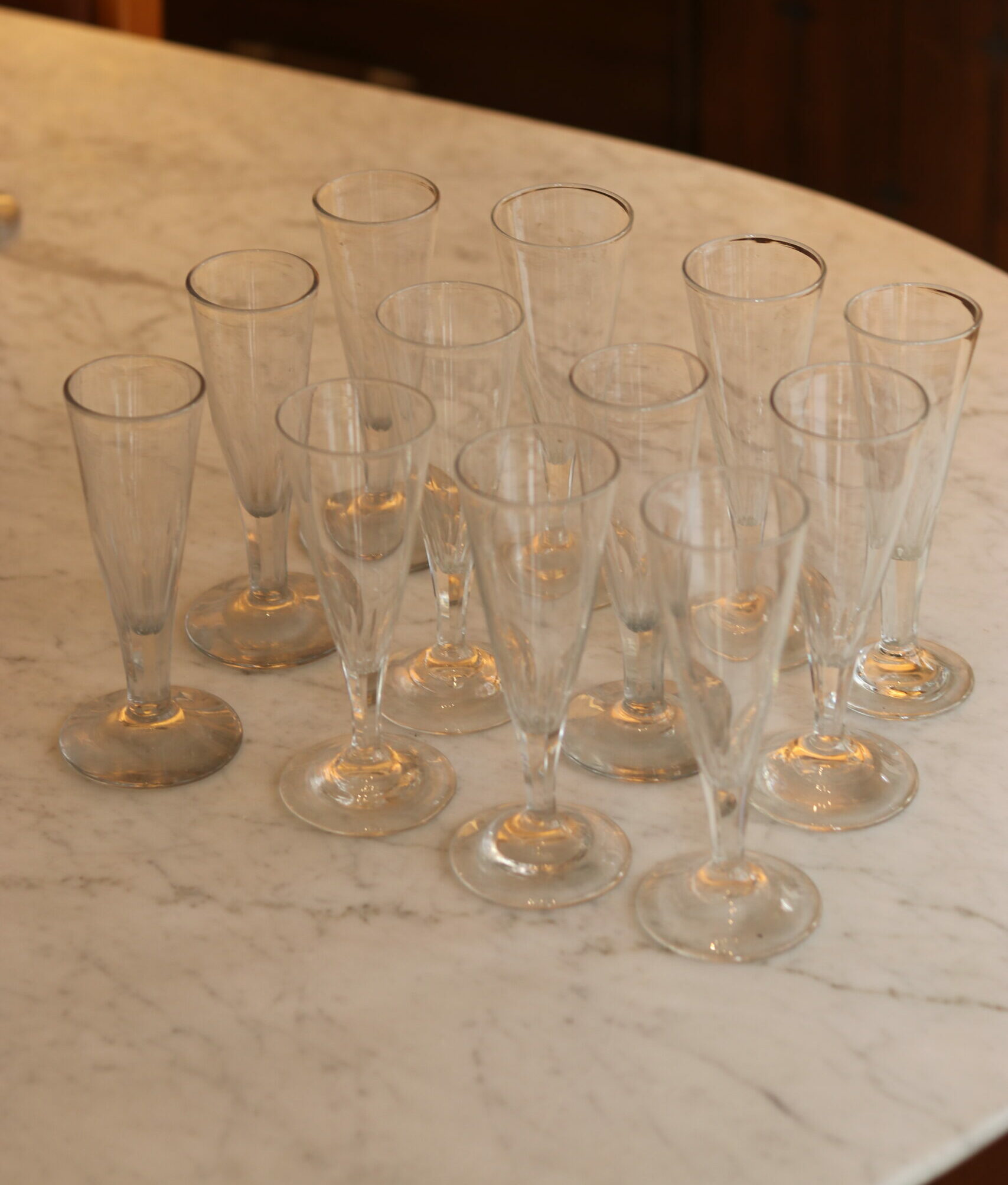 Ensemble de 12 flûtes à champagne en cristal épais, XIXe siècle