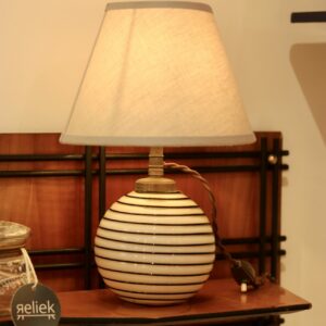 Pied de lampe boule Art déco en verre blanc à filet noir, années 30