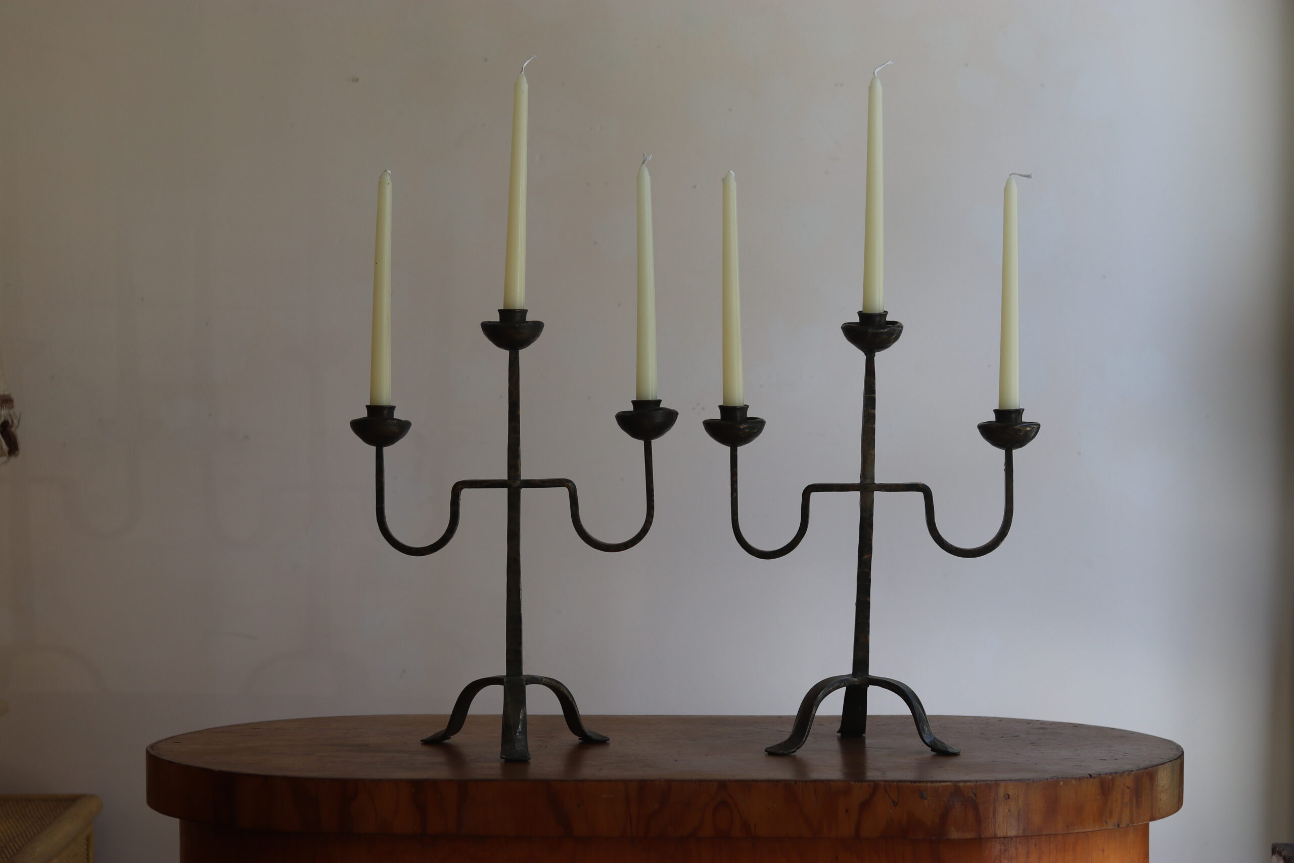 Paire de candélabres brutalistes en bronze, années 1960 – Image 2