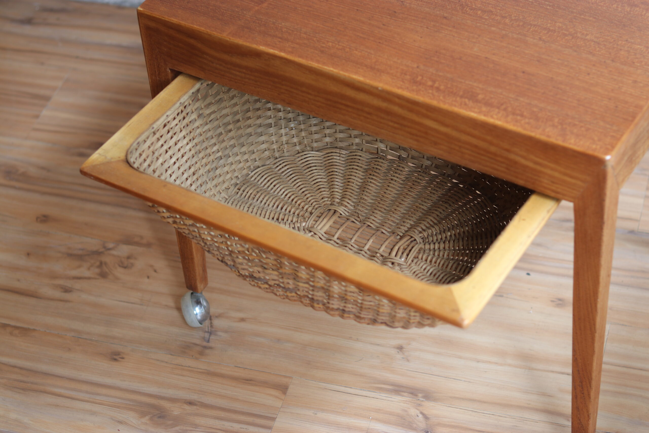 Table à couture vintage en teck dessinée par Severin Hansen, années 60 – Image 8