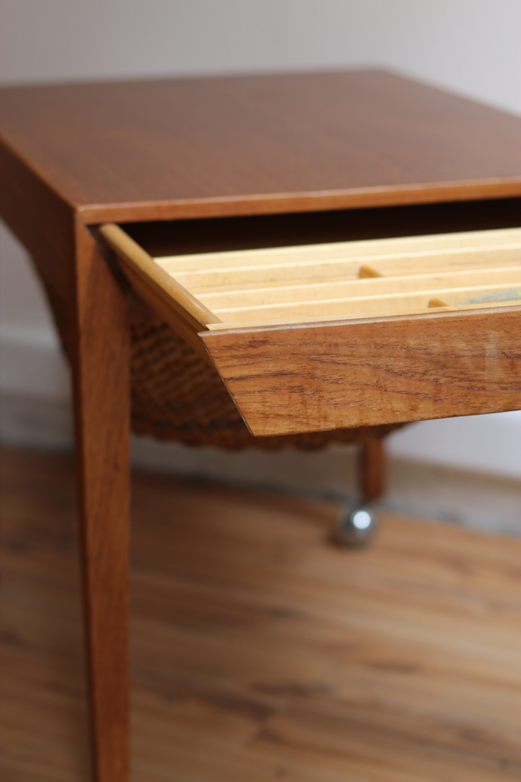 Table à couture vintage en teck dessinée par Severin Hansen, années 60 – Image 6