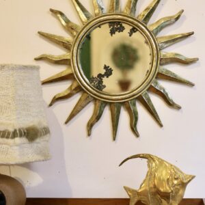 Miroir soleil vintage des années 60 en résine dorée à la feuille d’or