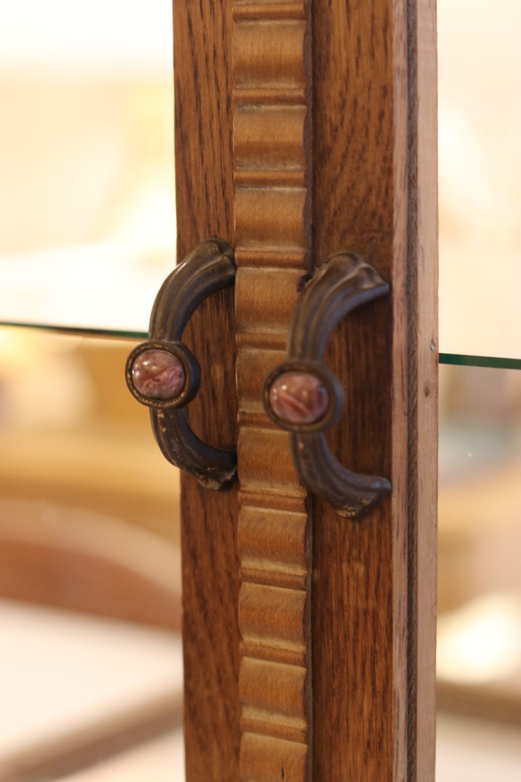 Vitrine de table Art Déco en chêne, entièrement vitrée avec étagère en verre