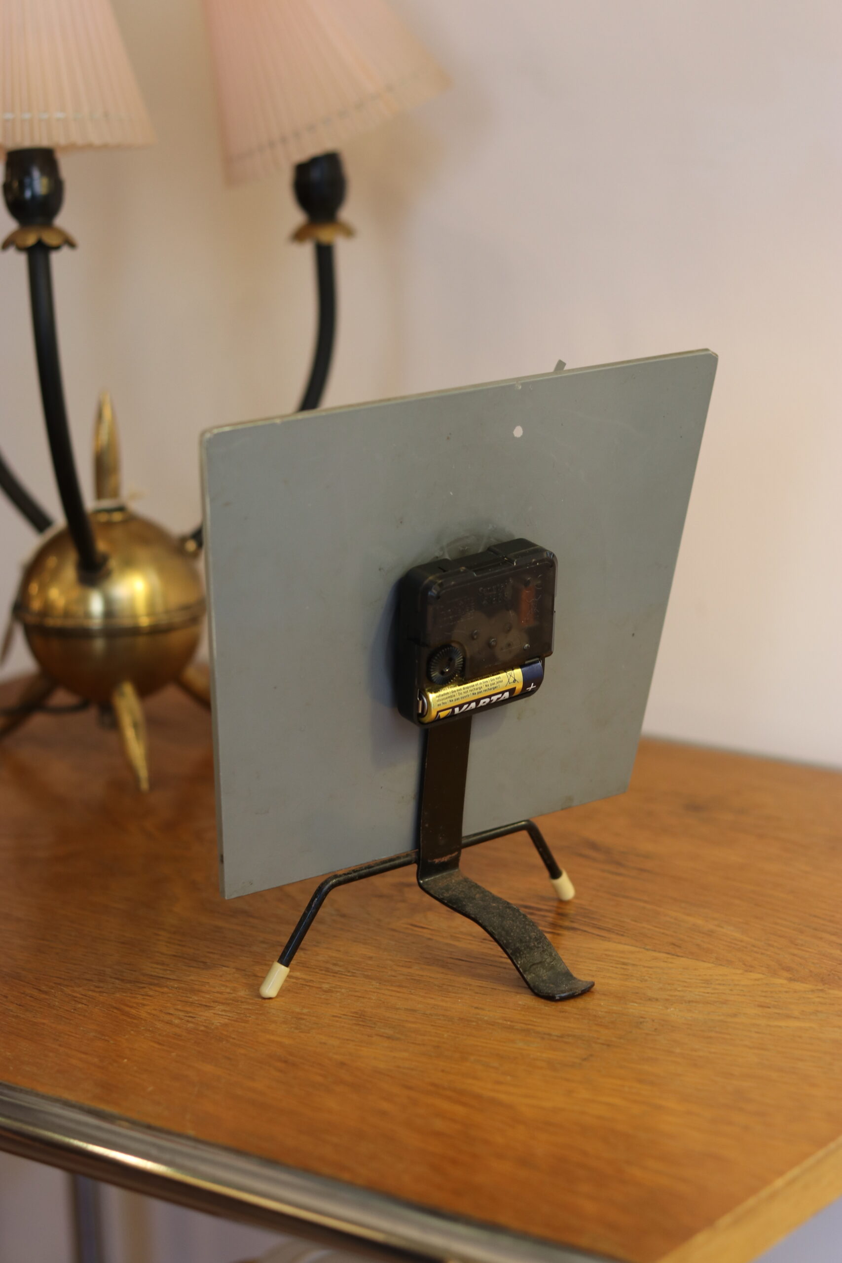 Pendule Tana des années 50 au cadran en verre – Image 2