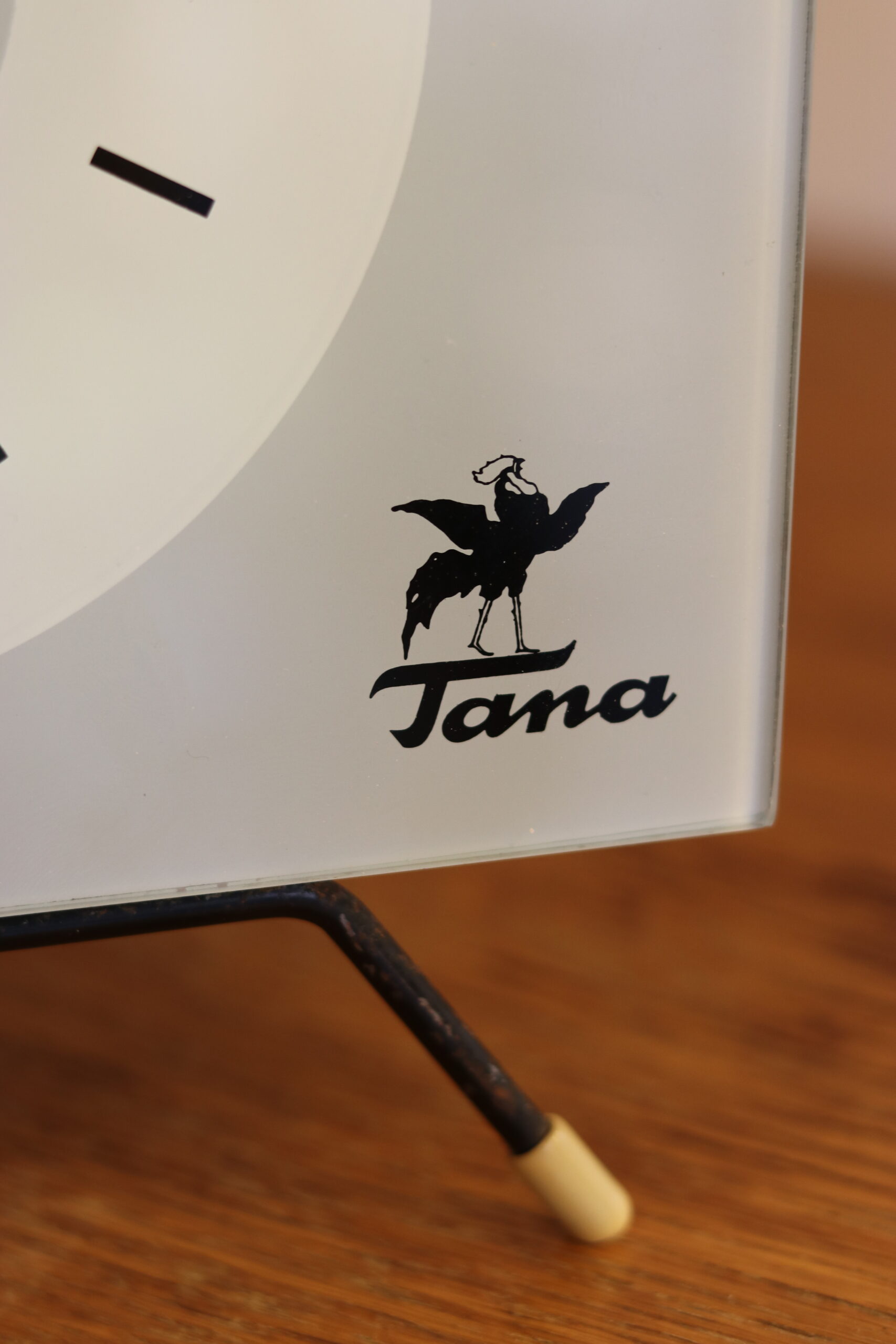 Pendule Tana des années 50 au cadran en verre