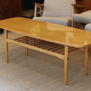 Table basse années 60 en hêtre, plateau double avec piétement et barreaux tournés