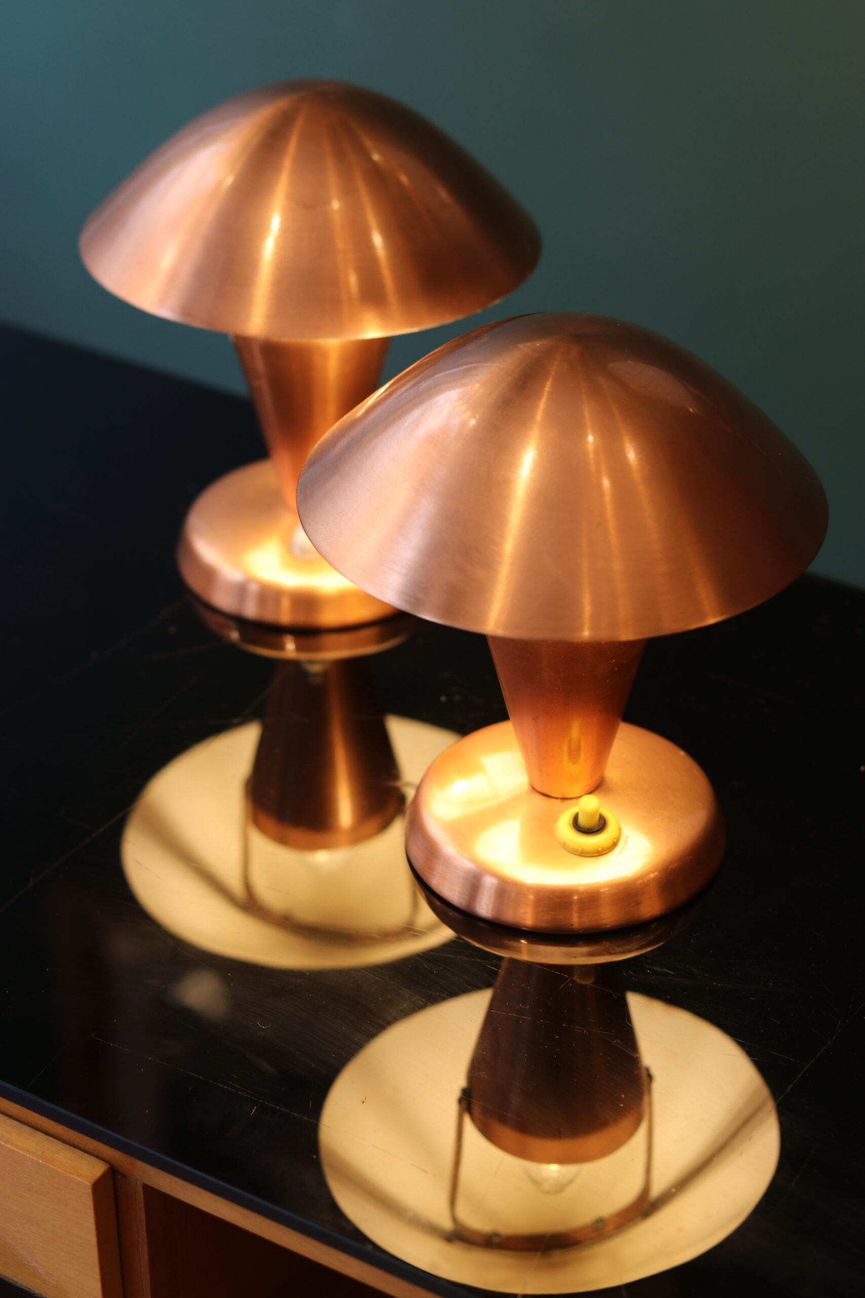 Paire de lampes champignon style Bauhaus en métal cuivré