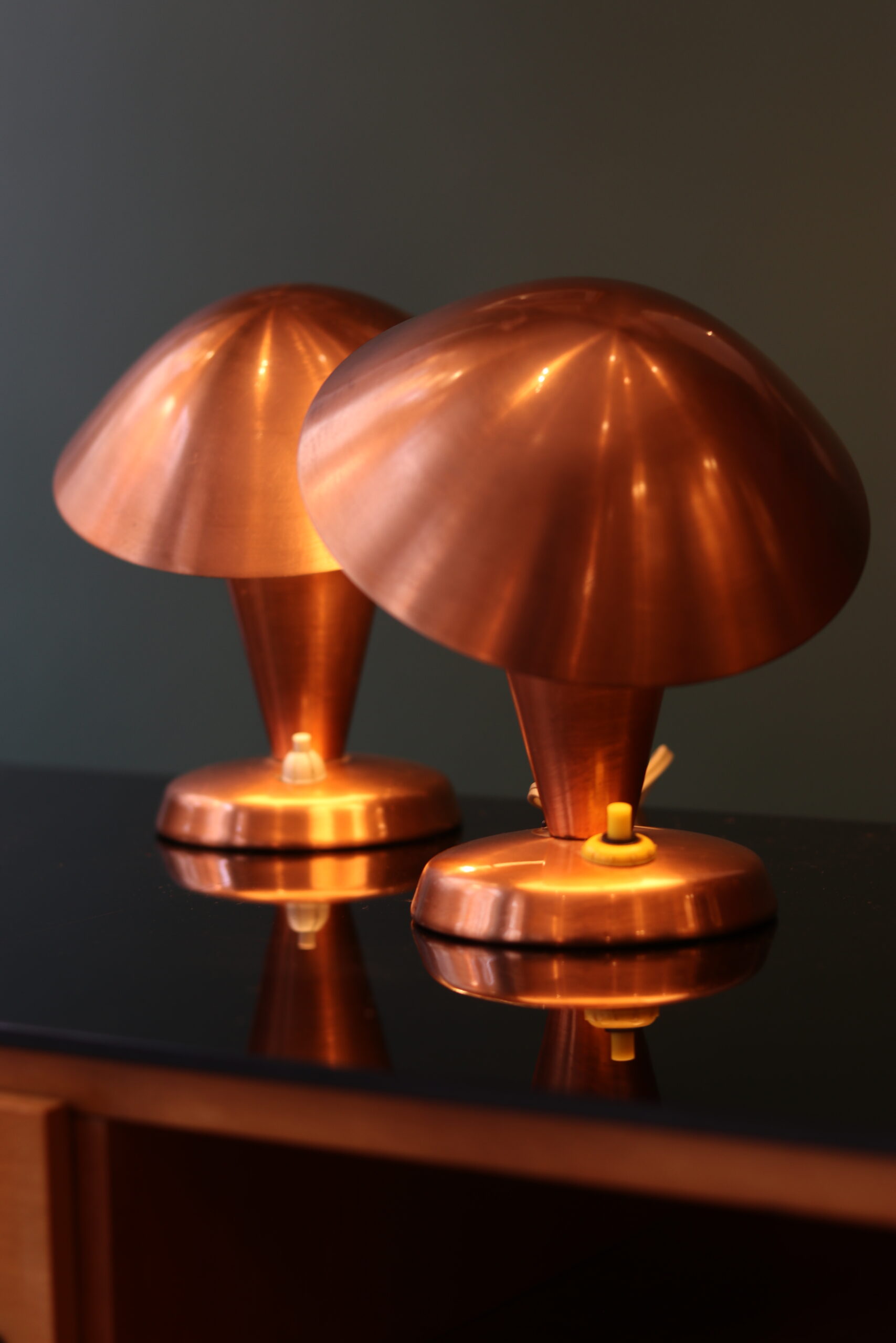 Paire de lampes champignon style Bauhaus en métal cuivré