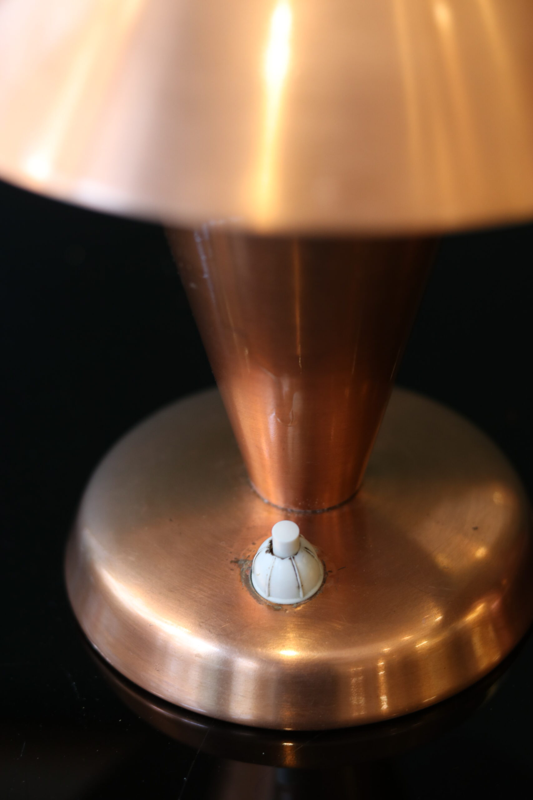 Paire de lampes champignon style Bauhaus en métal cuivré – Image 4