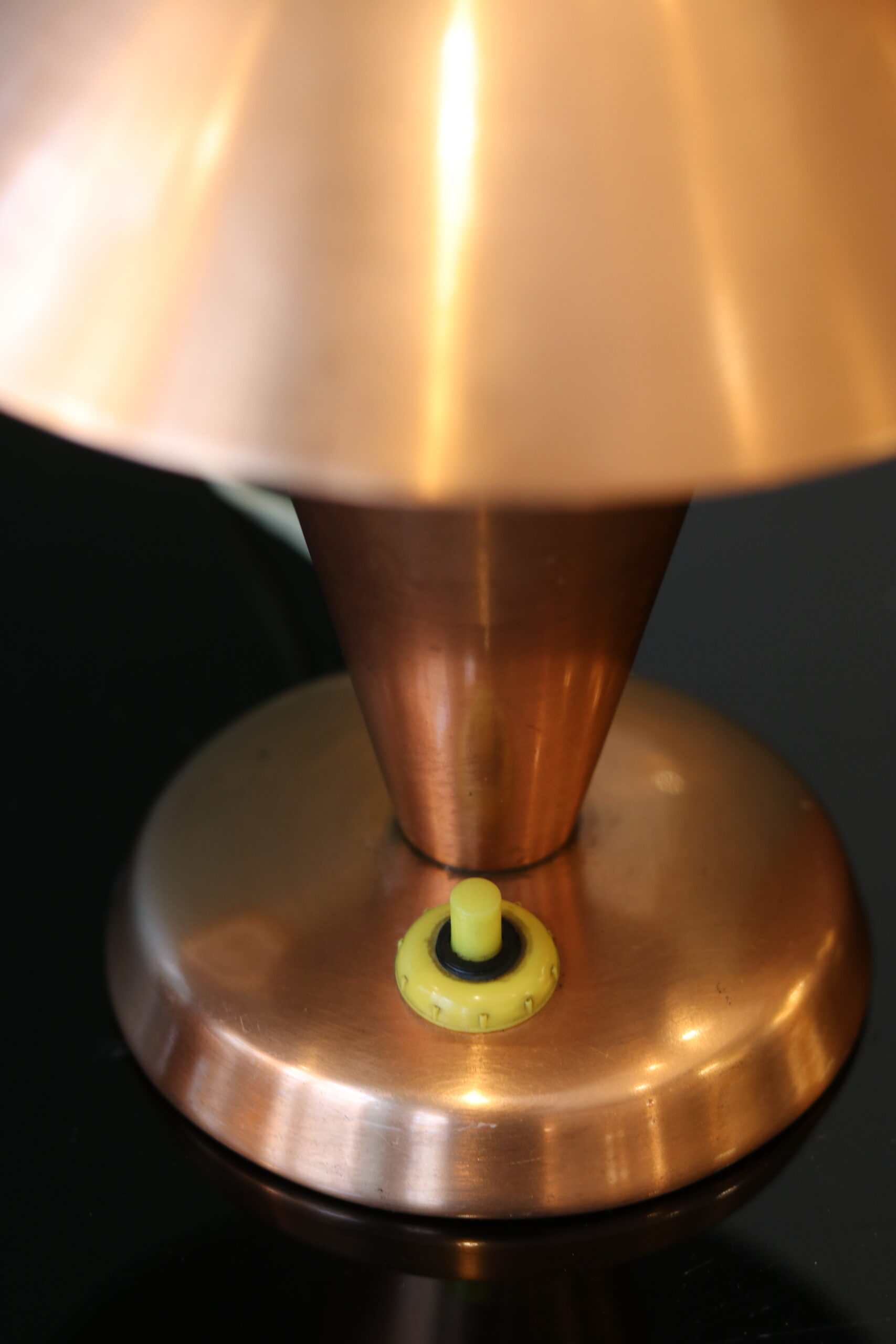 Paire de lampes champignon style Bauhaus en métal cuivré – Image 2