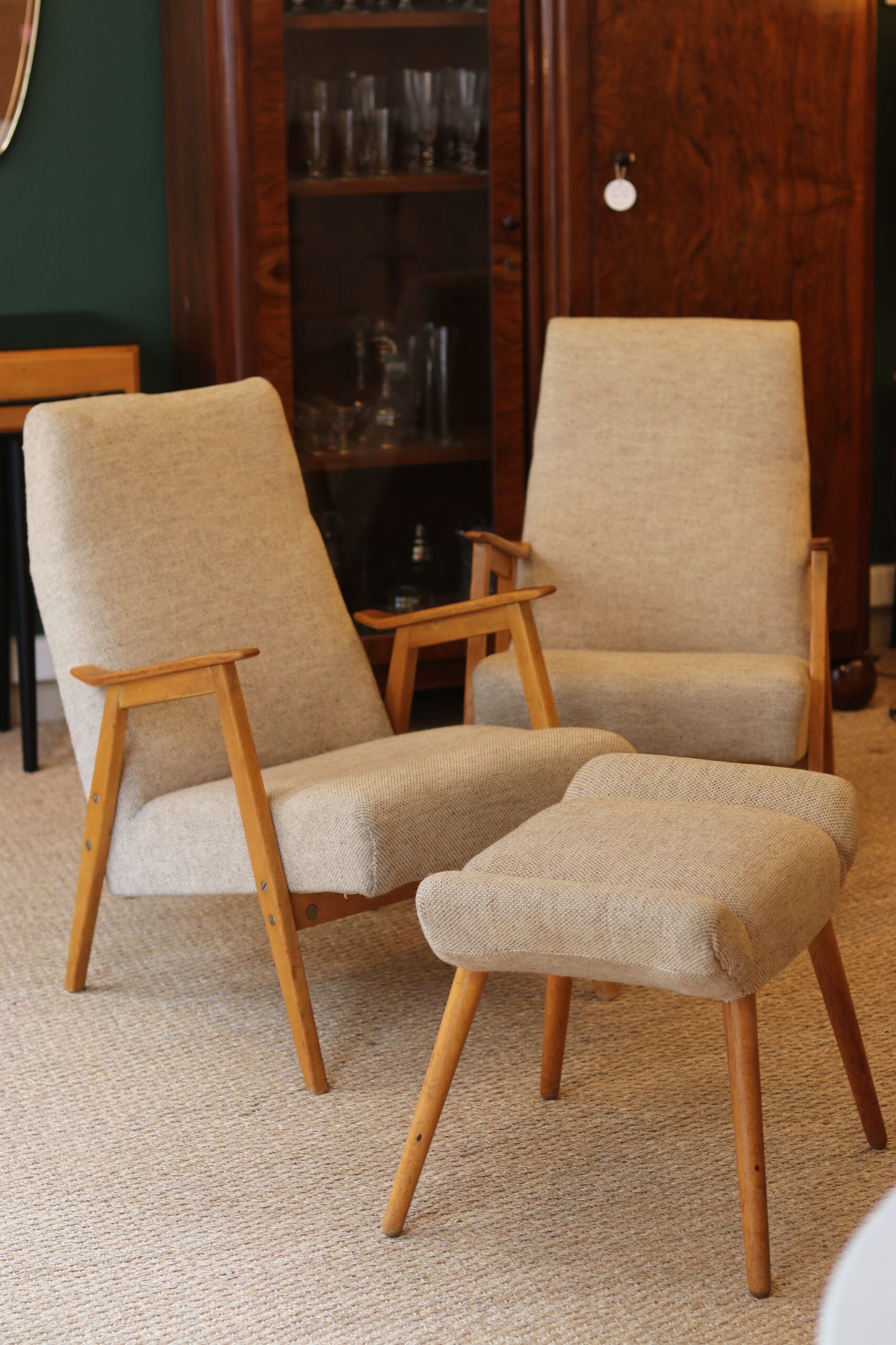 Paire de fauteuils années 1960 + ottoman