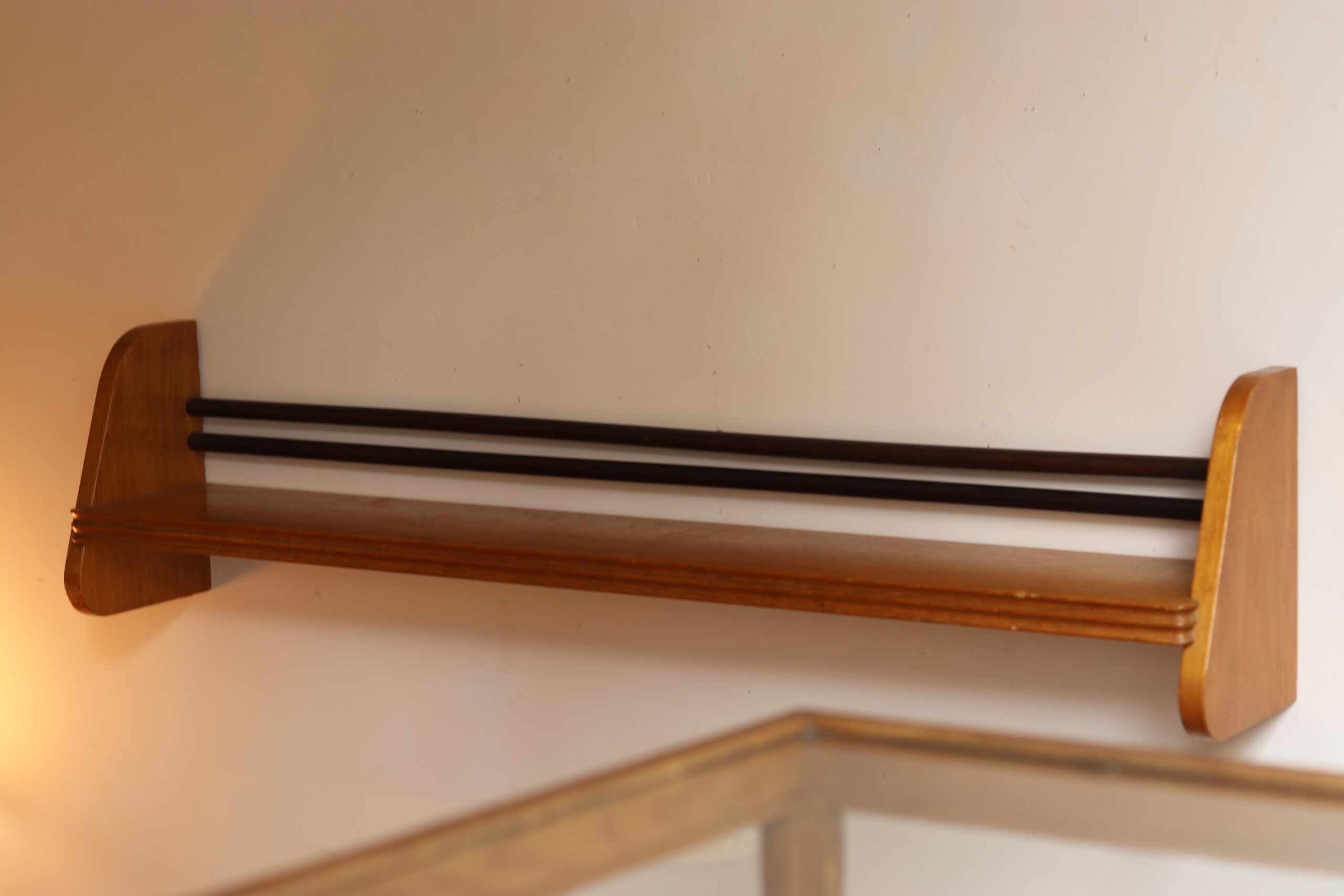 Paire d’étagères murales années 50 en bois – Image 3