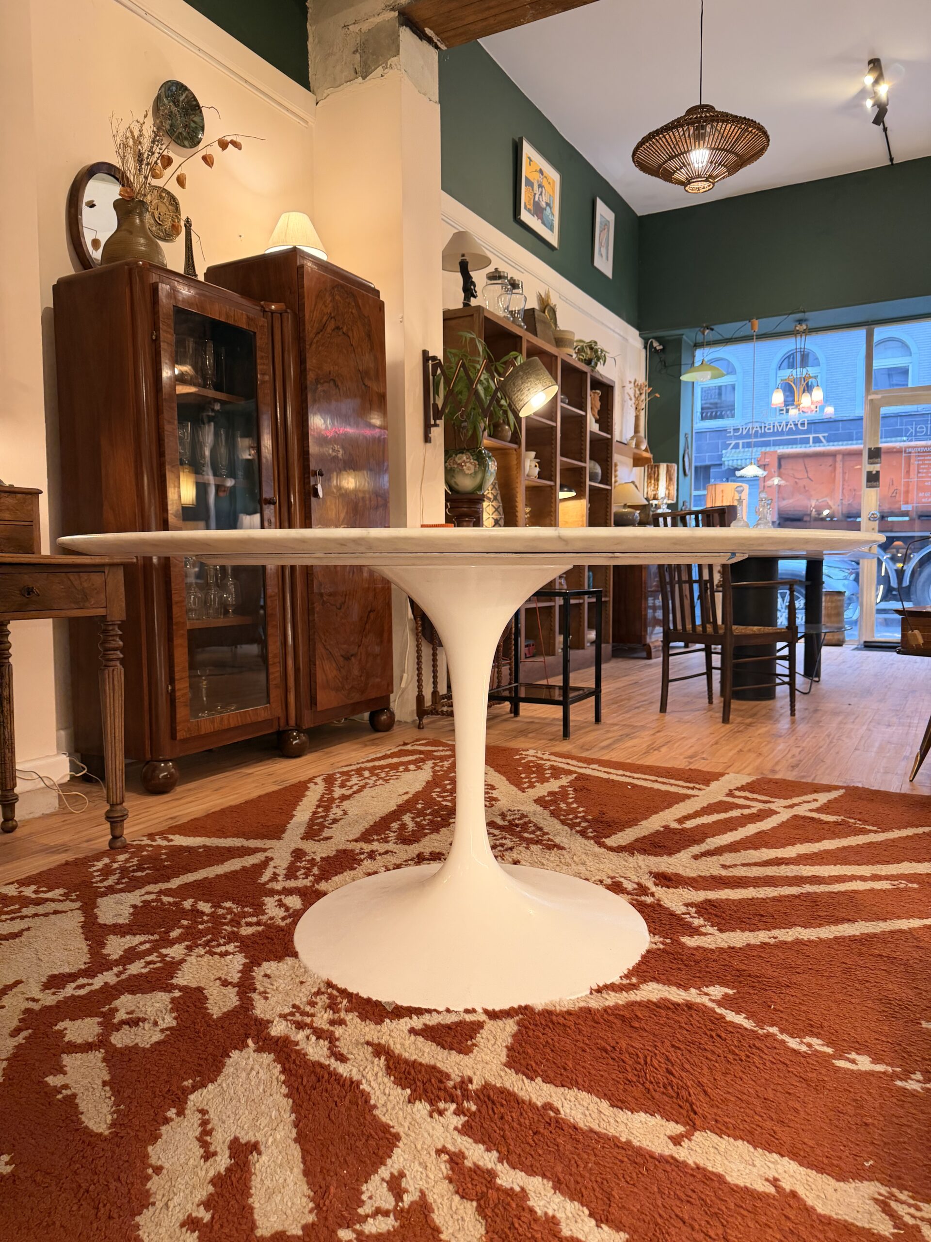 Table tulipe années 60, plateau en marbre de Carrare – Image 3