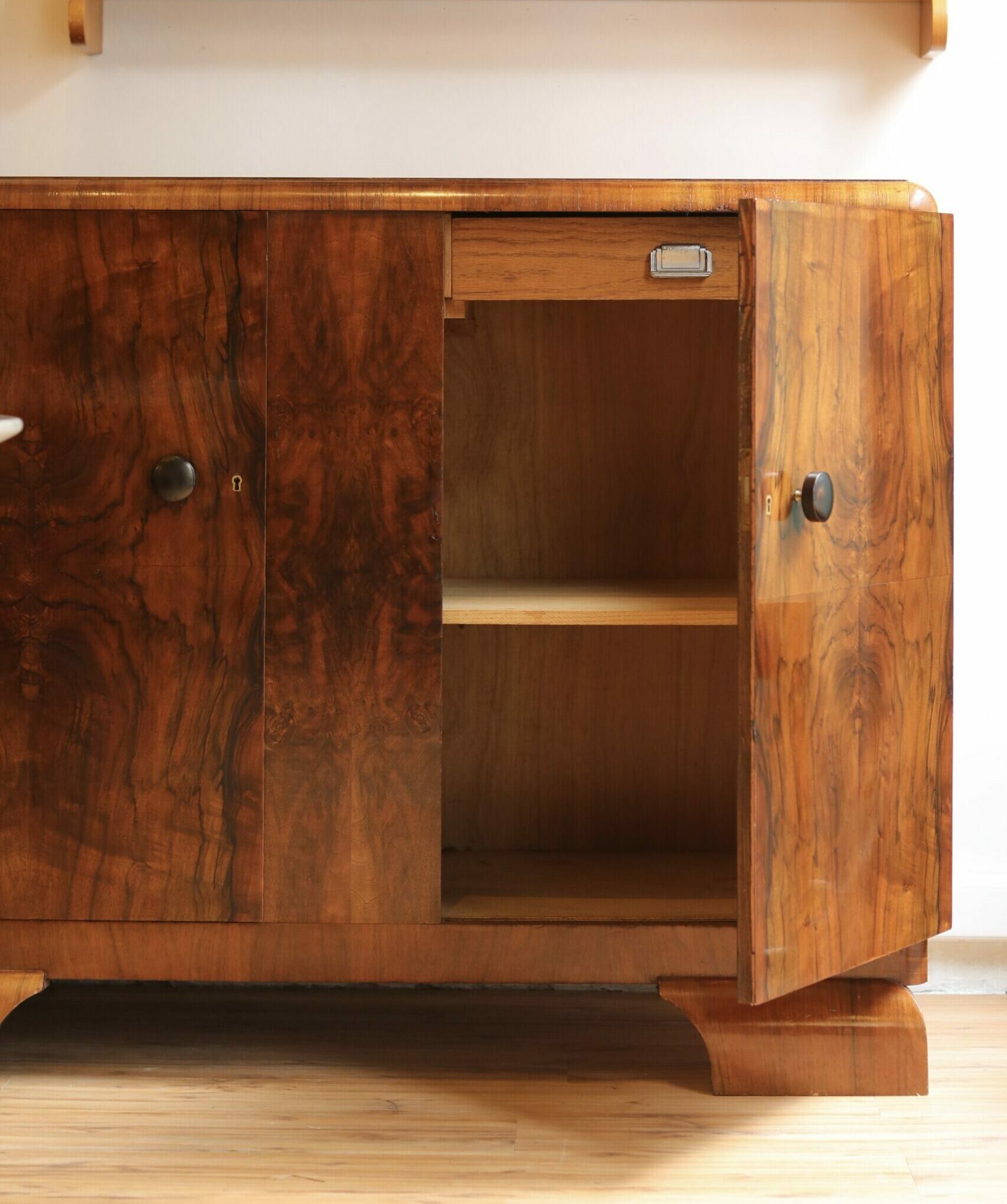 Buffet Art déco en loupe de noyer