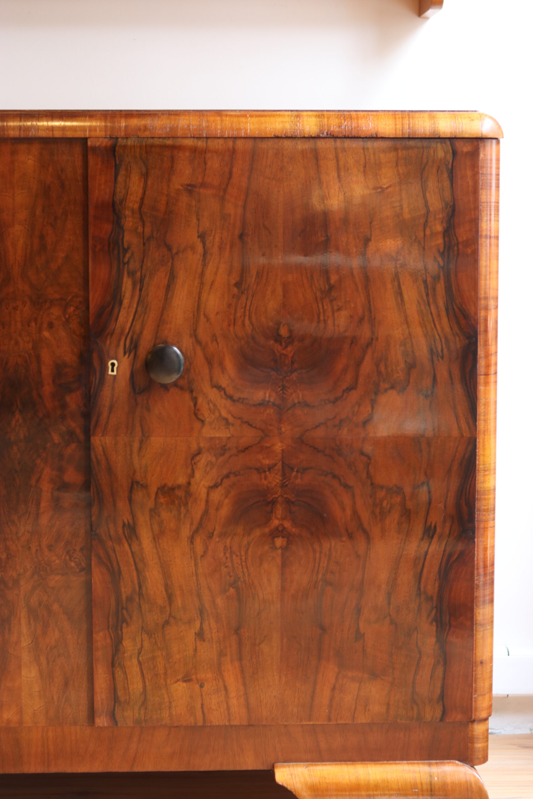 Buffet Art déco en loupe de noyer