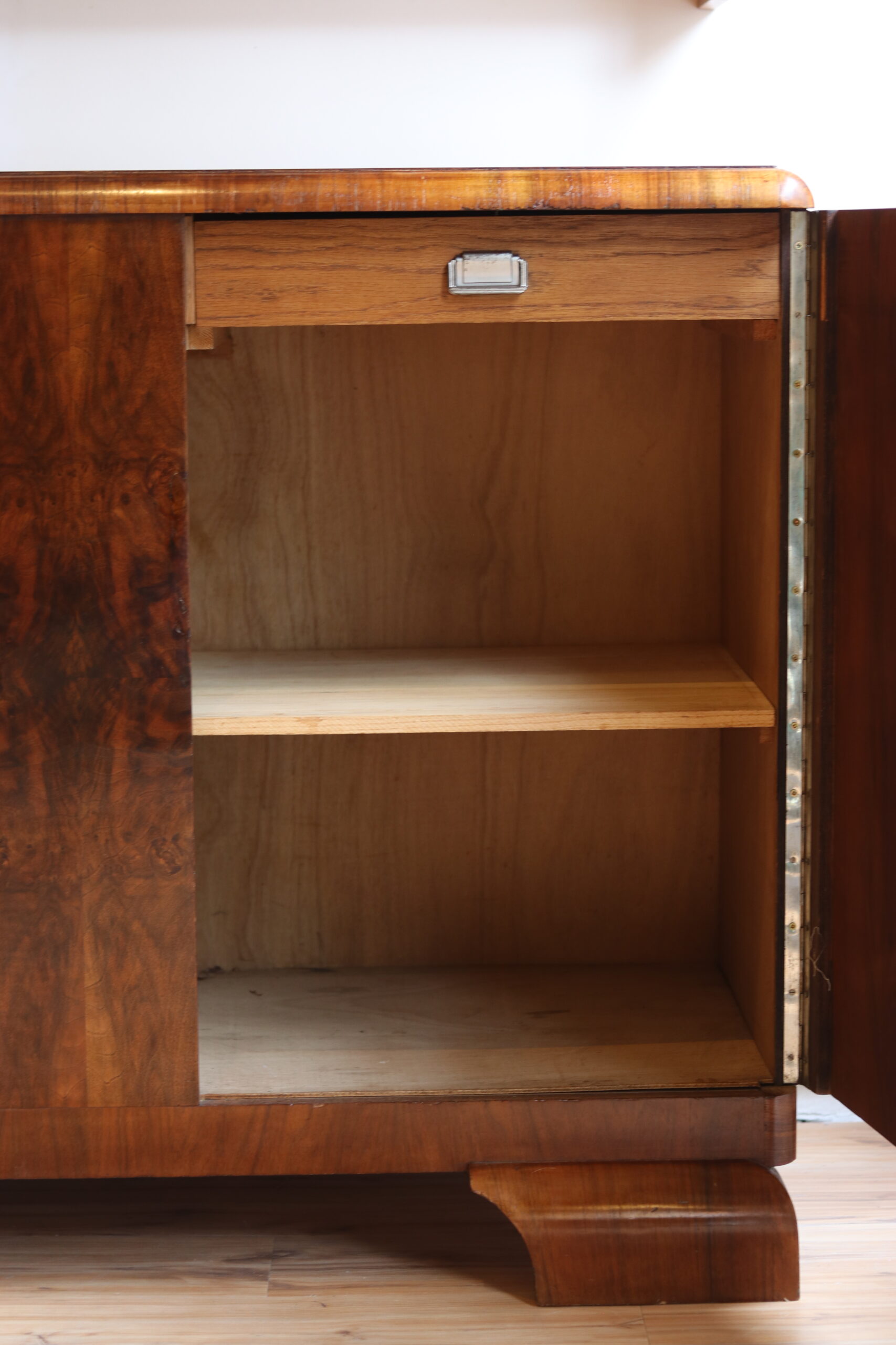Buffet Art déco en loupe de noyer – Image 6